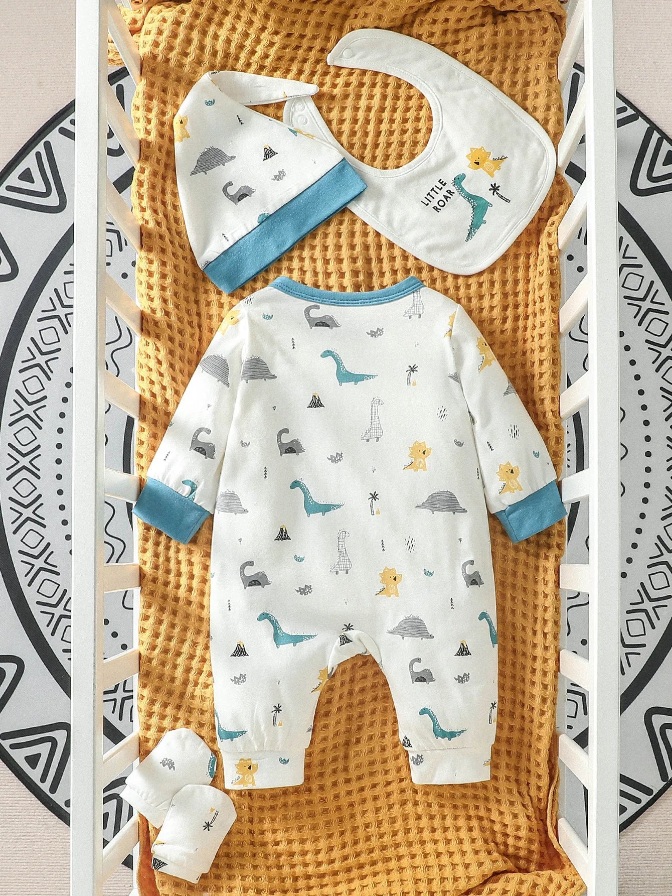 4PCS Baby unisex Long Sleeve Round Neck Animal Print With Button Casual Jumpsuit +Bib+Hat+Gloves