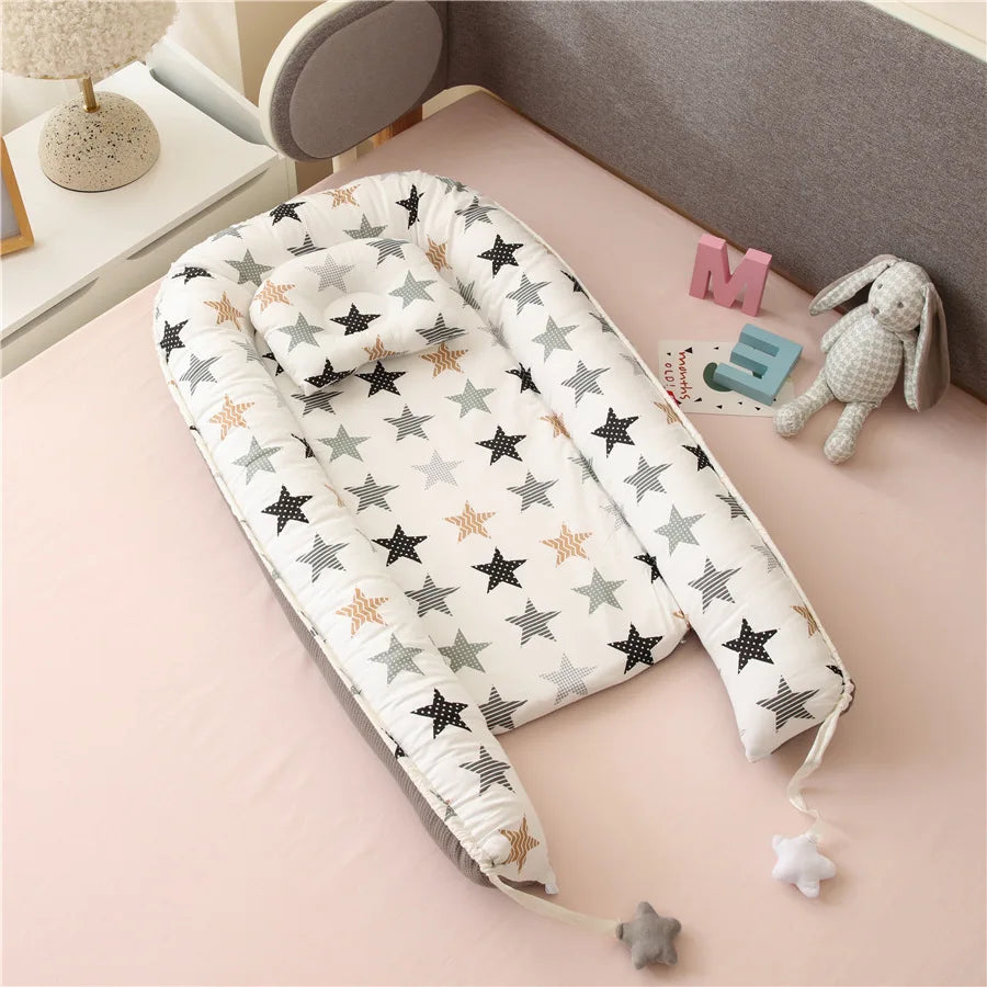 Honeycomb breathable removable portable crib with biomimetic baby pillows, travel crib