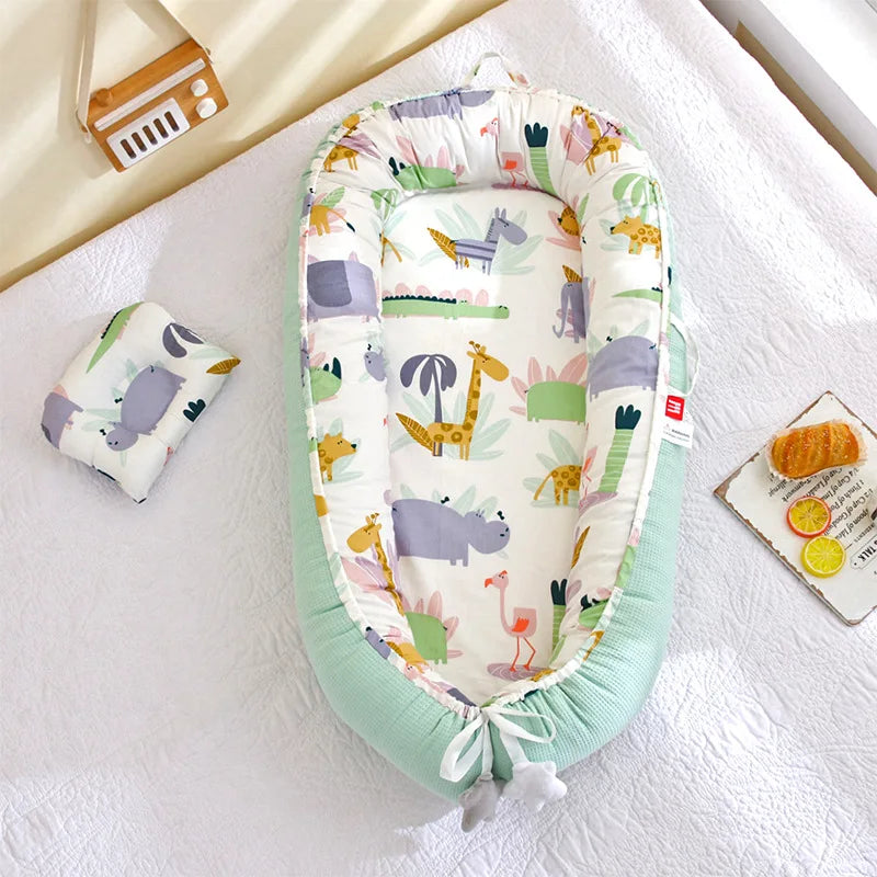 Honeycomb breathable removable portable crib with biomimetic baby pillows, travel crib