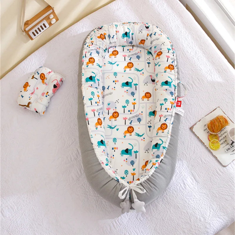 Honeycomb breathable removable portable crib with biomimetic baby pillows, travel crib