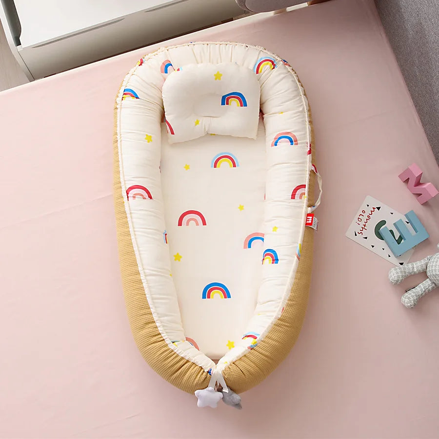 Honeycomb breathable removable portable crib with biomimetic baby pillows, travel crib
