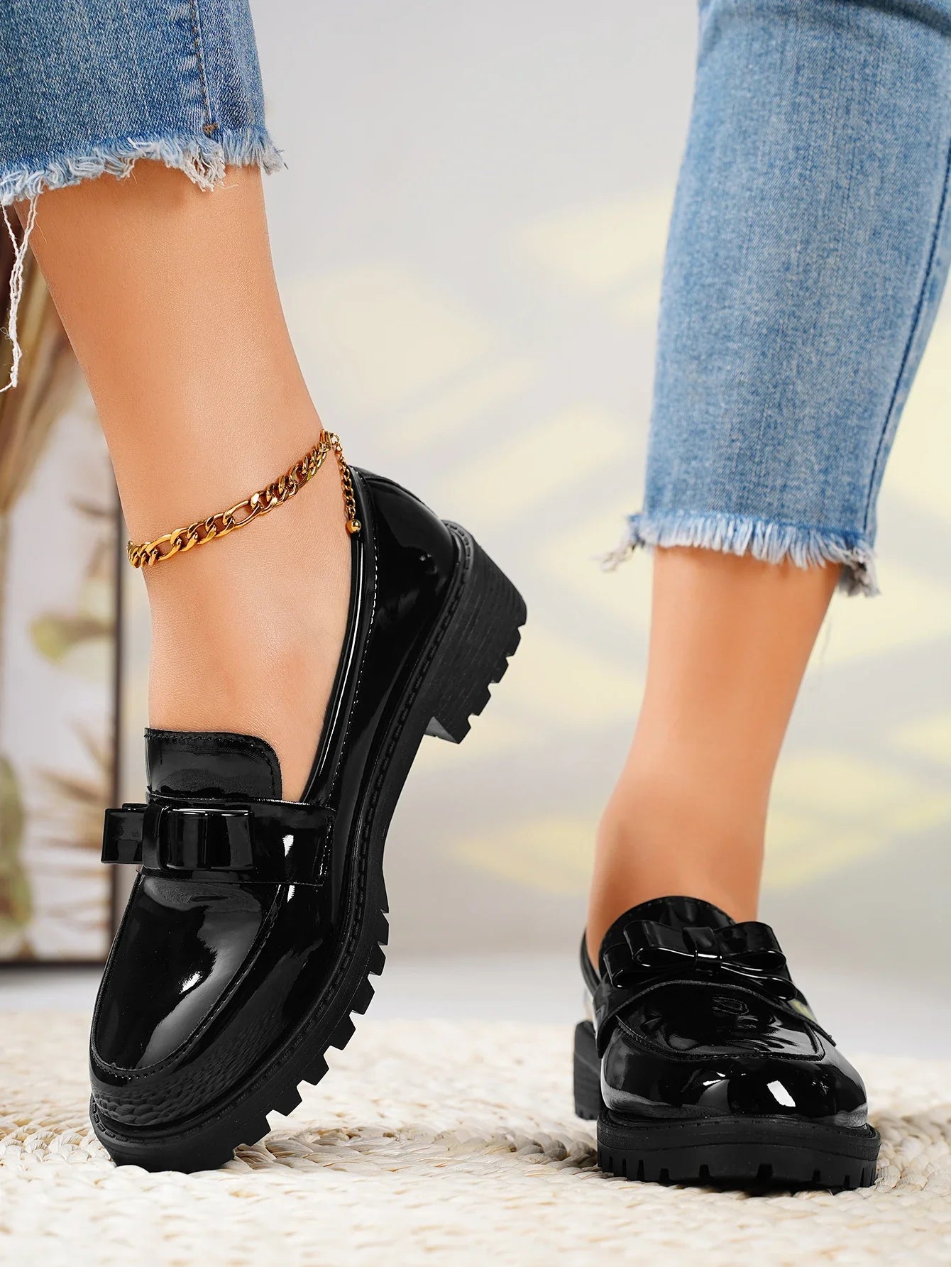 2025 Summer New Sexy Round Toe Retro Solid Color Mary Jane Lolita Shoes Designer Casual Shopping Womens High Heels Zapatos Mujer