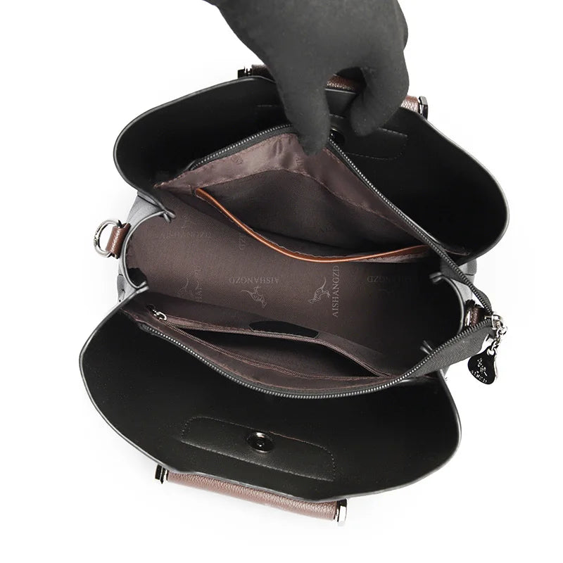Elegant Women's Handbag Unique Handle Design Featuring a Stylish Pattern Spacious Interior Adjustable Strap Functionality