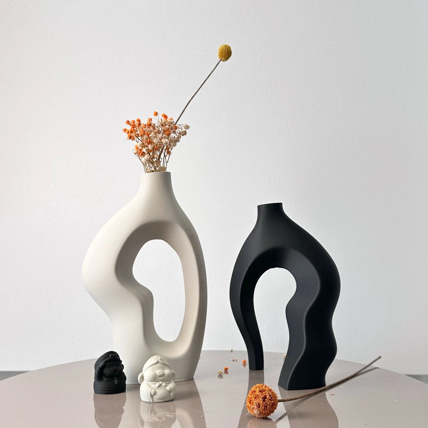 Set of 2 Twisty Artistic Vases, Dried Flower and Arrangement Vases, Suitable for Home Decor Tabletop Ornaments, Hallway Decorati