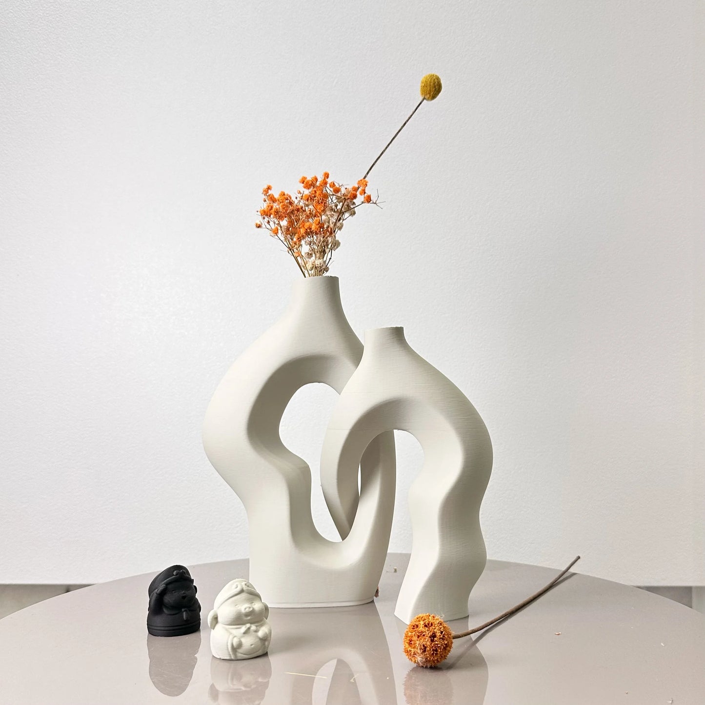 Set of 2 Twisty Artistic Vases, Dried Flower and Arrangement Vases, Suitable for Home Decor Tabletop Ornaments, Hallway Decorati