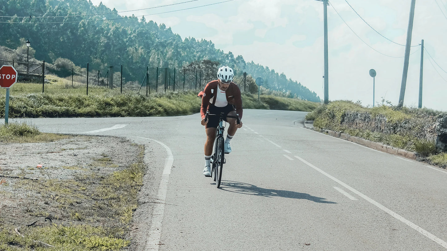 DAREVIE Cycling Vest Windproof Cycling Wind Gilet Waterproof 2 Way Zippers Cycling Windbreaker Back Zipper Pockets Men Women