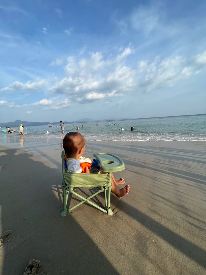Foldable Baby Highchair with Anti-Slip Seat-Multi-Functional Feeding Chair for Outdoor Easy-Clean Portable Design for Beach