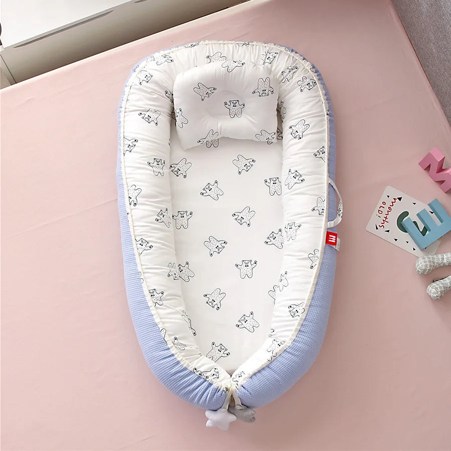 Honeycomb breathable removable portable crib with biomimetic baby pillows, travel crib