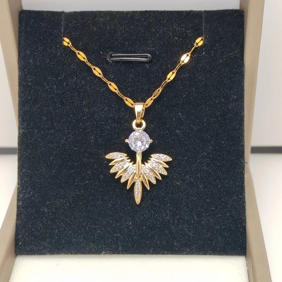 Fashionable Phoenix Necklace with Zircon Copper Inlaid Personality Pendant Necklace for Women Versatile Gold-Plated Jewelry