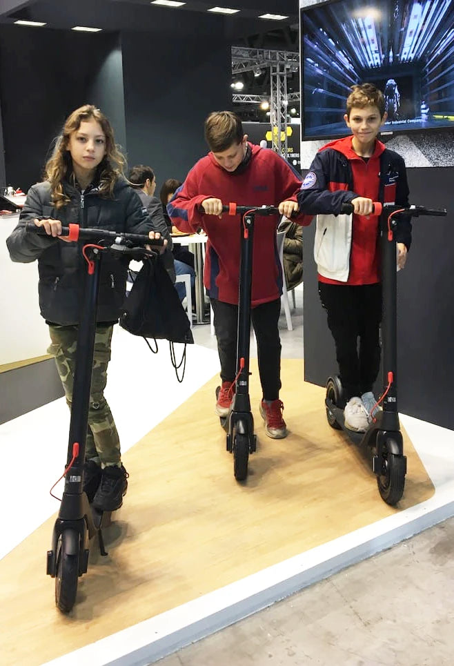 2024 X9 Self-Balancing Electric Scooter 10 Inch Max 40km/h New Design Adult Electric Moped Scooter Sale For USA Canada Warehouse