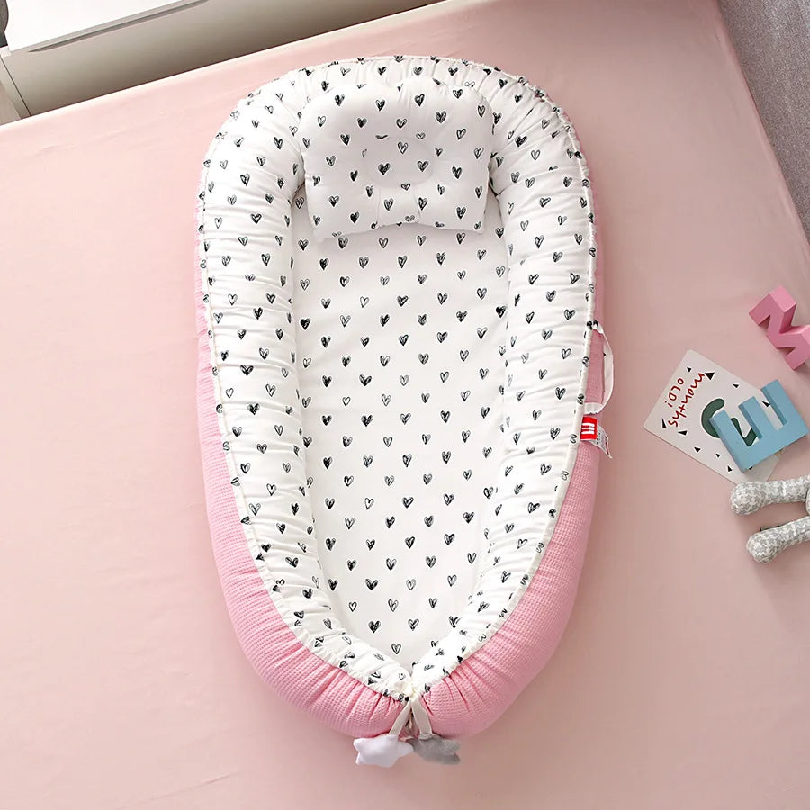 Honeycomb breathable removable portable crib with biomimetic baby pillows, travel crib