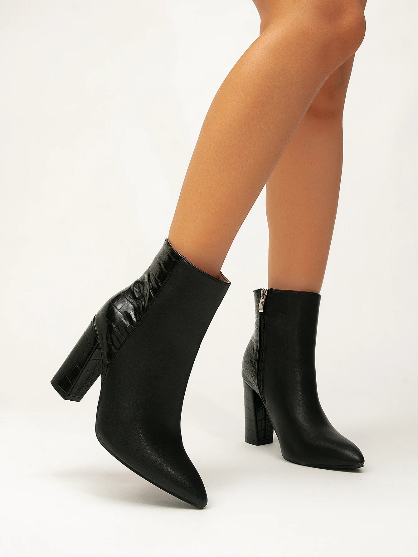 2025 Autumn and Winter Women's New Thick Heel Pointed Toe Fashion Boots Crocodile Pattern Stitching Black Versatile Skirt Daily Date Artificial Short Plush Boots