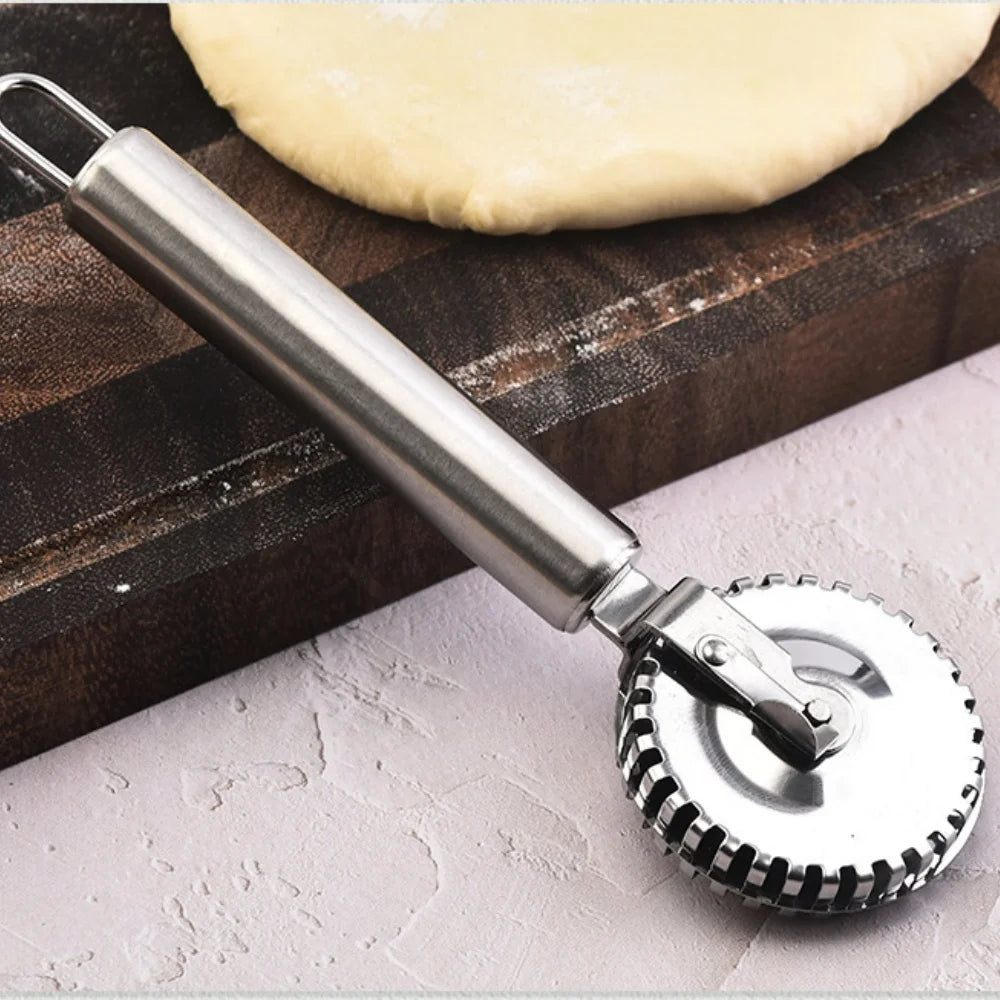 1 pc New Arrival Ravioli Cutter  Stainless Steel Wheel, Perfect for Cutting, Sealing, And Crimping Fresh Pasta and Pastry Dough