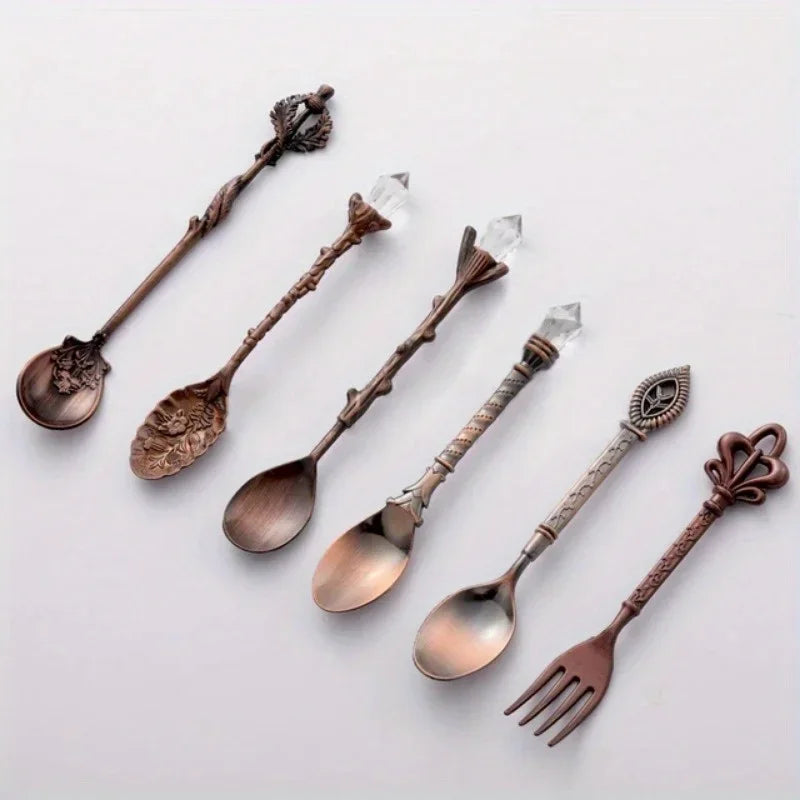 6pcs Vintage Spoons Fork Royal Style Gold Carved Coffee Tea Spoon Snacks Fruit Prikkers Dessert Fork Cutlery Set Kitchen Tool