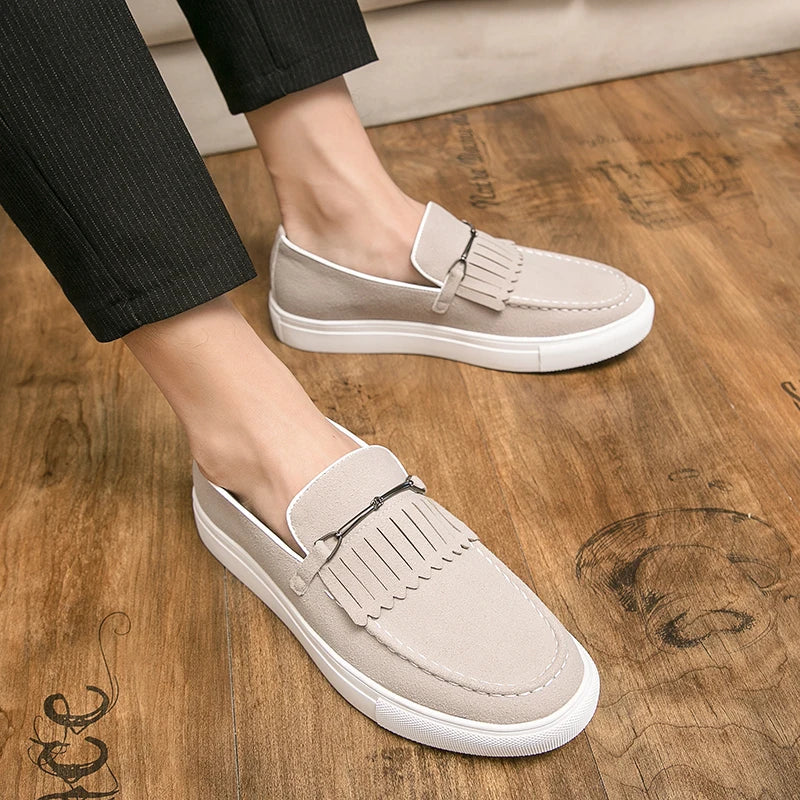 Men Loafers with Round Toe Flat Bottom Comfortable Breathable Anti Suede Metal Buckle Tassel Casual Shoes