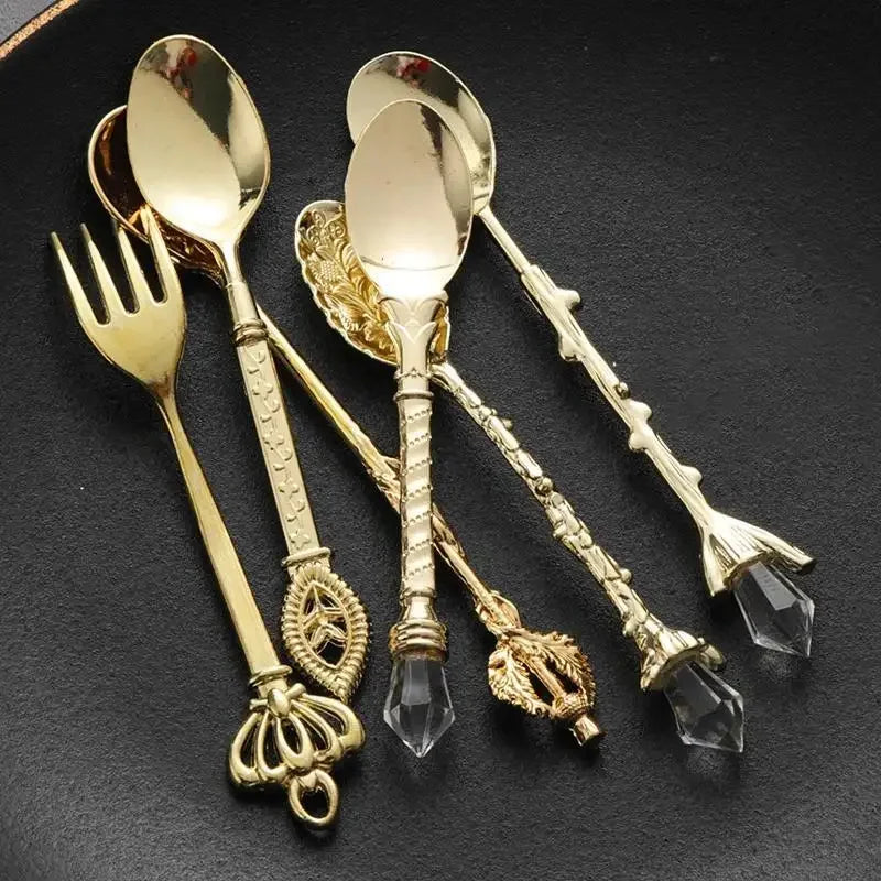 6pcs Vintage Spoons Fork Royal Style Gold Carved Coffee Tea Spoon Snacks Fruit Prikkers Dessert Fork Cutlery Set Kitchen Tool