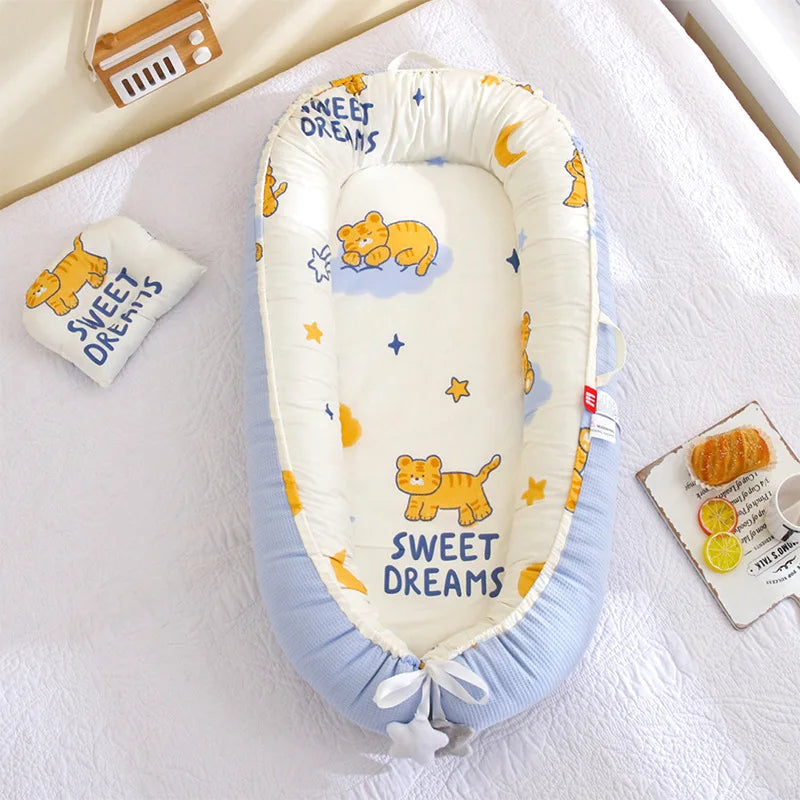 Honeycomb breathable removable portable crib with biomimetic baby pillows, travel crib