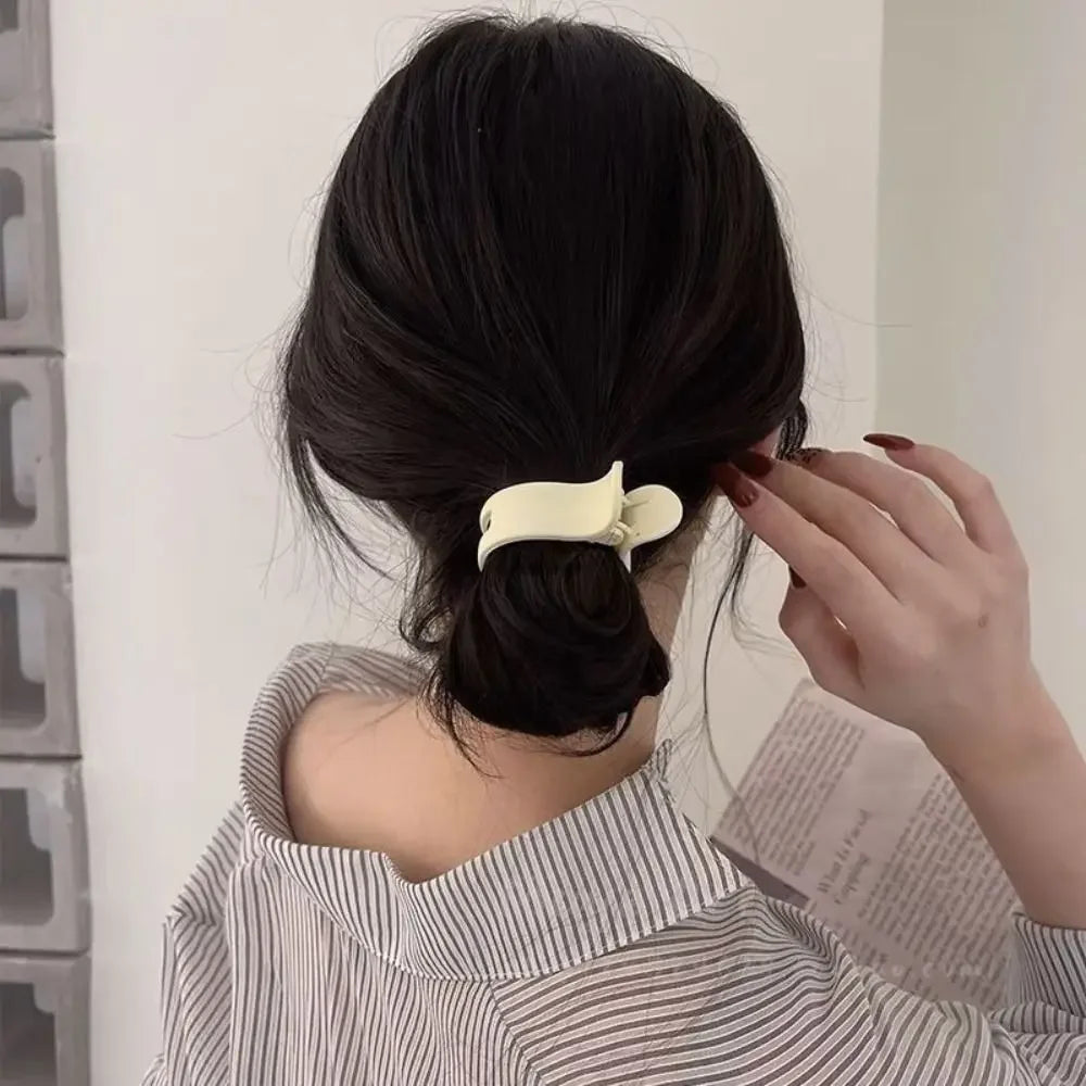 New Korean Matte Spring Hair Clip Claw Elegant Hairgrips Ponytail Holder Barrettes For Women Girls Hairpins Hair Accessories