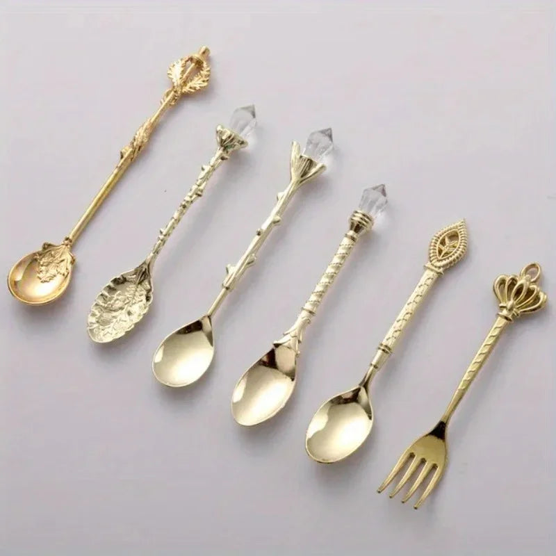 6pcs Vintage Spoons Fork Royal Style Gold Carved Coffee Tea Spoon Snacks Fruit Prikkers Dessert Fork Cutlery Set Kitchen Tool