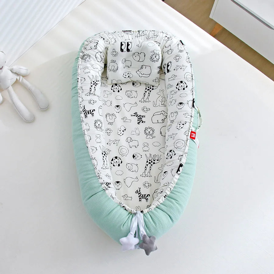 Honeycomb breathable removable portable crib with biomimetic baby pillows, travel crib