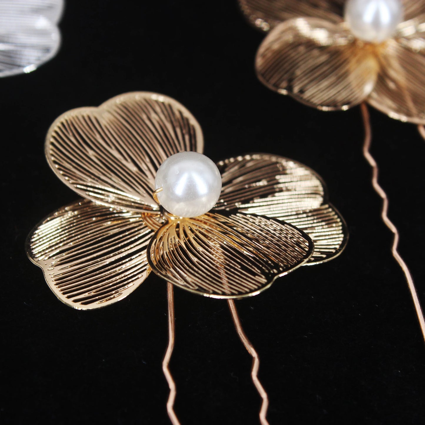 2PCS Bridal Headdress Handmade Flower Pearl Hair Comb Pins Wedding Styling Jewelry Fashion Insert Comb Hair Accessories Gifts
