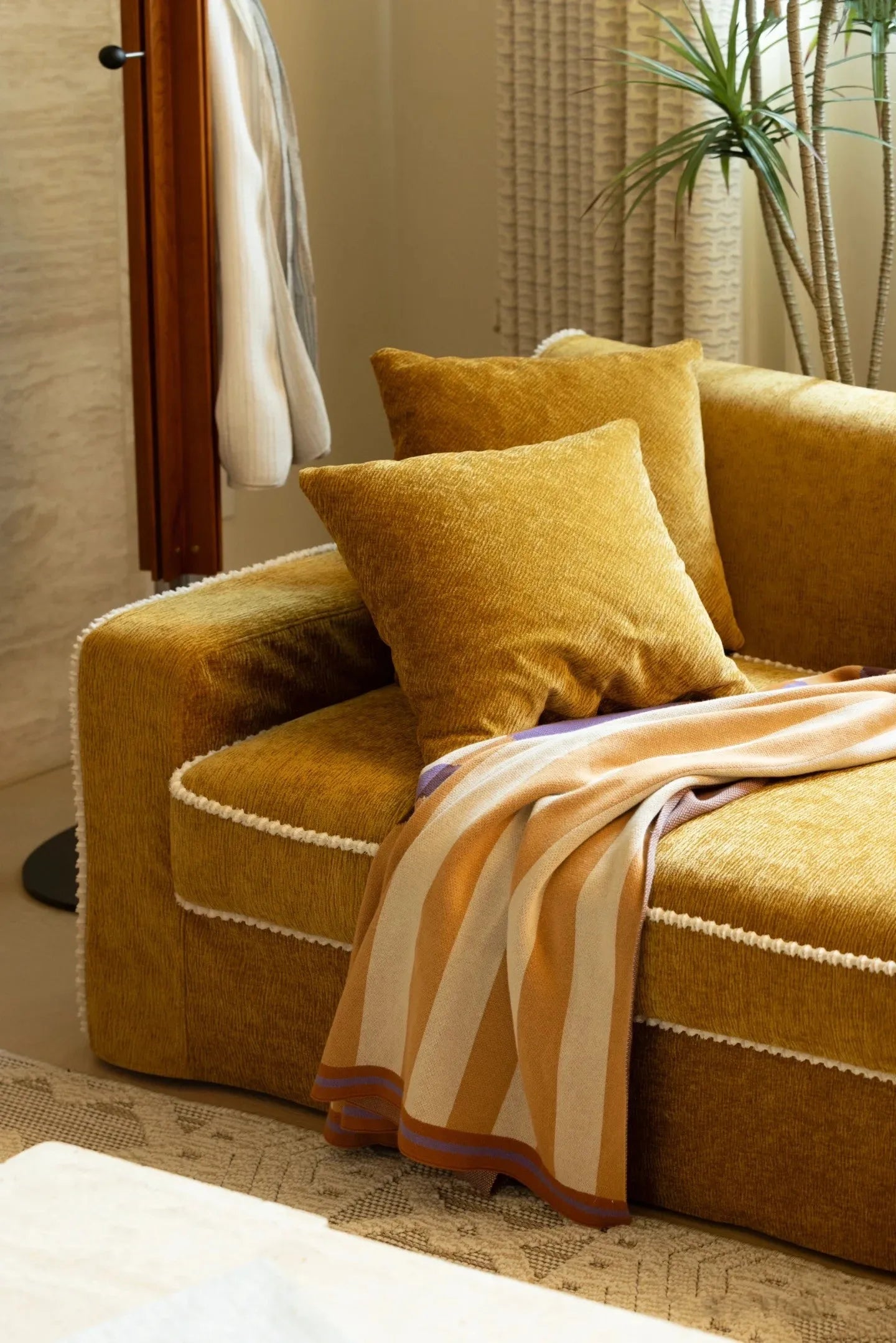 Sofa, living room straight row, pastoral French style, retro high-end sense, fabric multi-person sofa