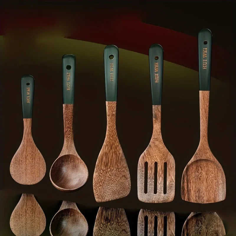 A set of wooden kitchen utensils such as spatula, cooking special, household non-stick pan, heat-resistant and durable cookware