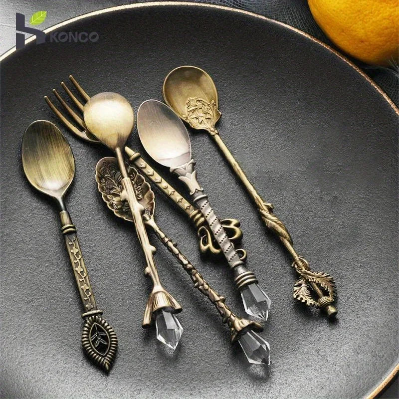 6pcs Vintage Spoons Fork Royal Style Gold Carved Coffee Tea Spoon Snacks Fruit Prikkers Dessert Fork Cutlery Set Kitchen Tool