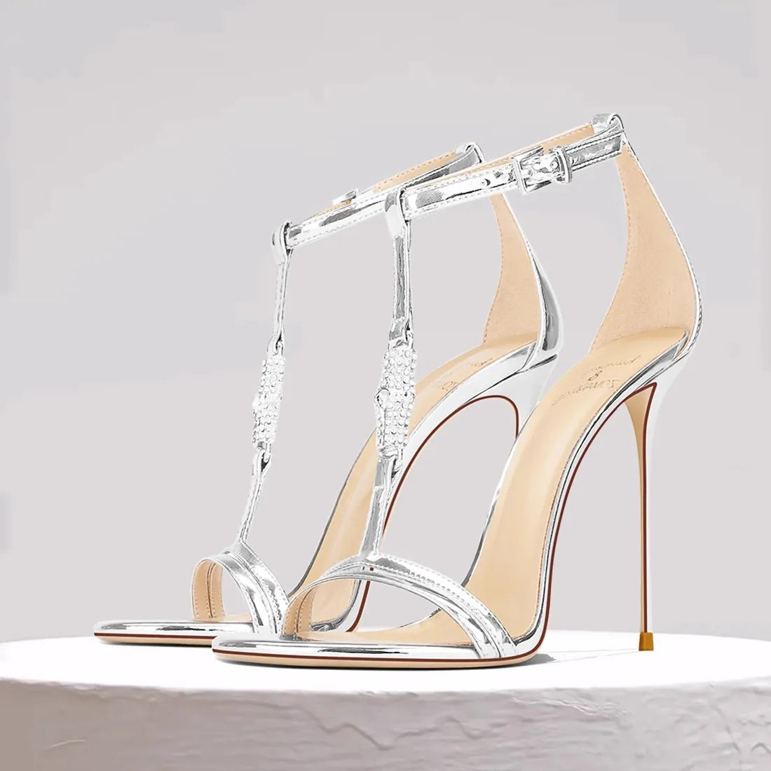 Thin high-heeled sandals summer new rhinestone T-band patent leather shoes banquet large size small size low-heeled women's shoe