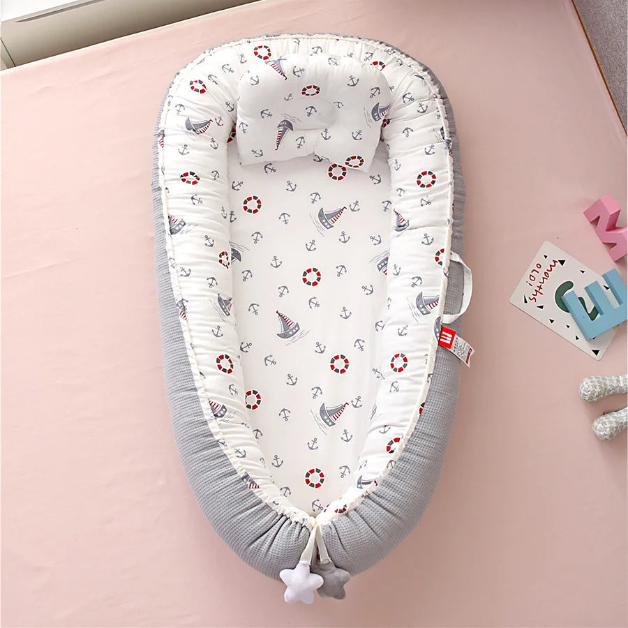 Honeycomb breathable removable portable crib with biomimetic baby pillows, travel crib