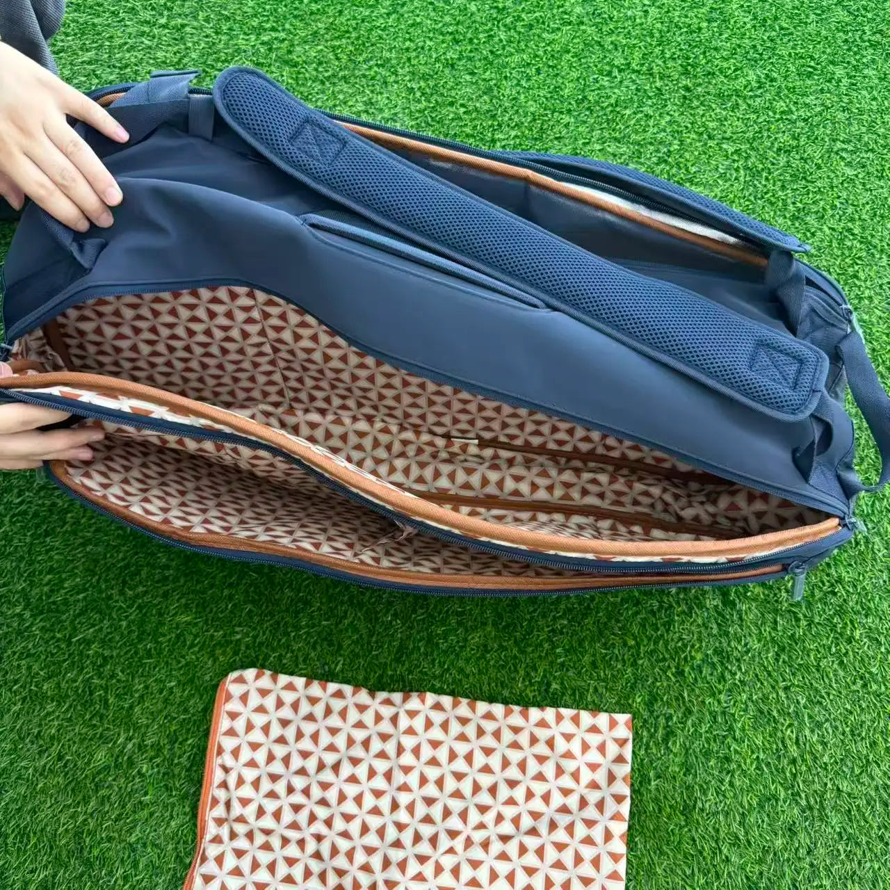 Wilson Roland Garros Session Soiree Super Tour 9PK Multi Functional Large Capacity Tennis Bag Sports Backpack WR8042901001