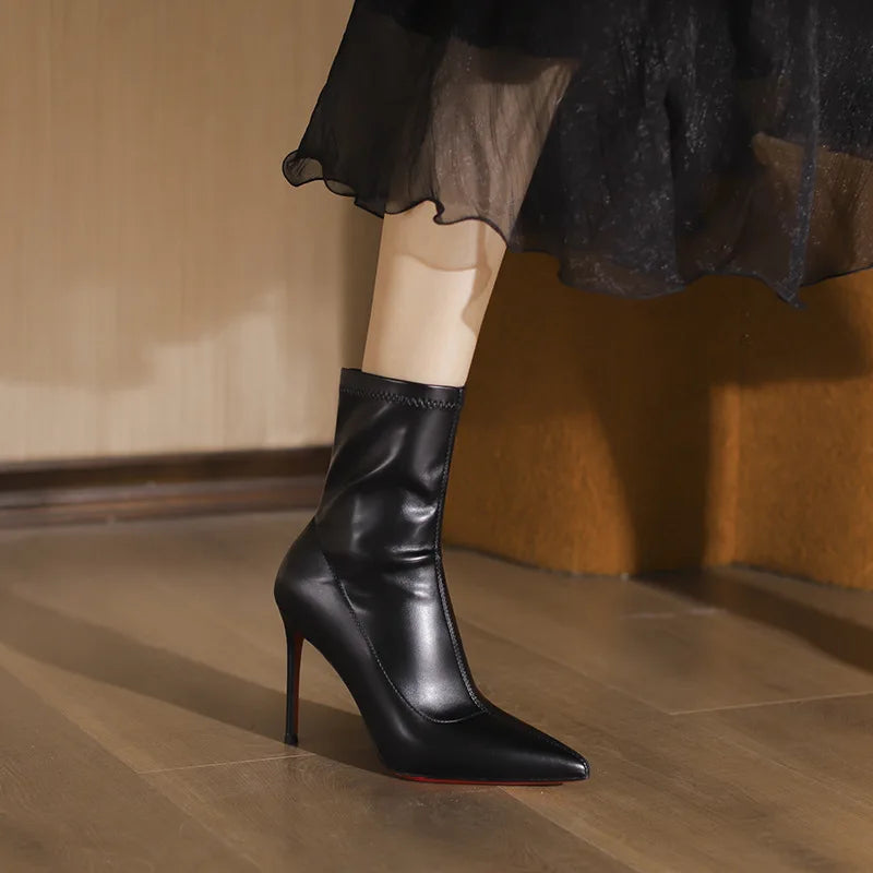 2025 autumn and winter new elastic slim boots with pointed leather and thin heels, black short boots for women with temperament