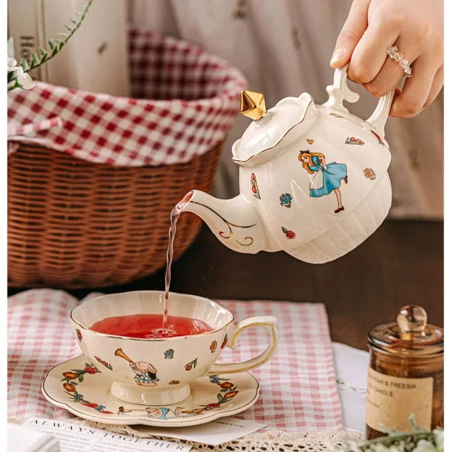 Luxury Ceramic Teapot Gift Box Cup and Pot Girl and Rabbit Ceramic Teapot Coffee Cup Dish Set Birthday Gift  for Tea Lovers