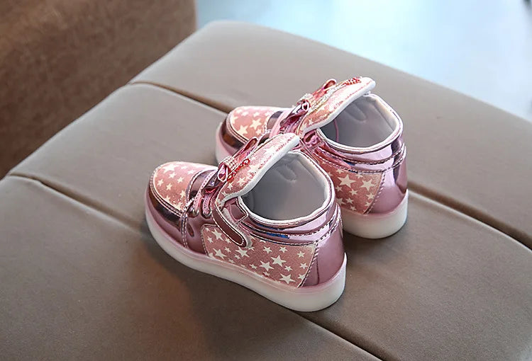 Kids LED Sneakers Girls Flash Light-up Board Shoes Spring And Autumn Children's Luminous Shoes Children's Glowing Light Sneakers