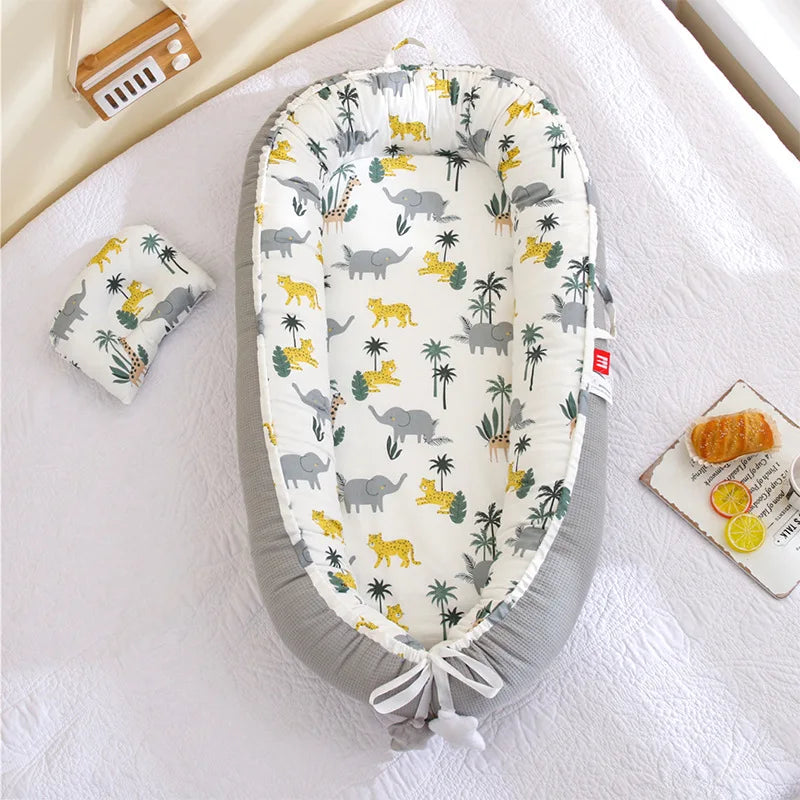 Honeycomb breathable removable portable crib with biomimetic baby pillows, travel crib