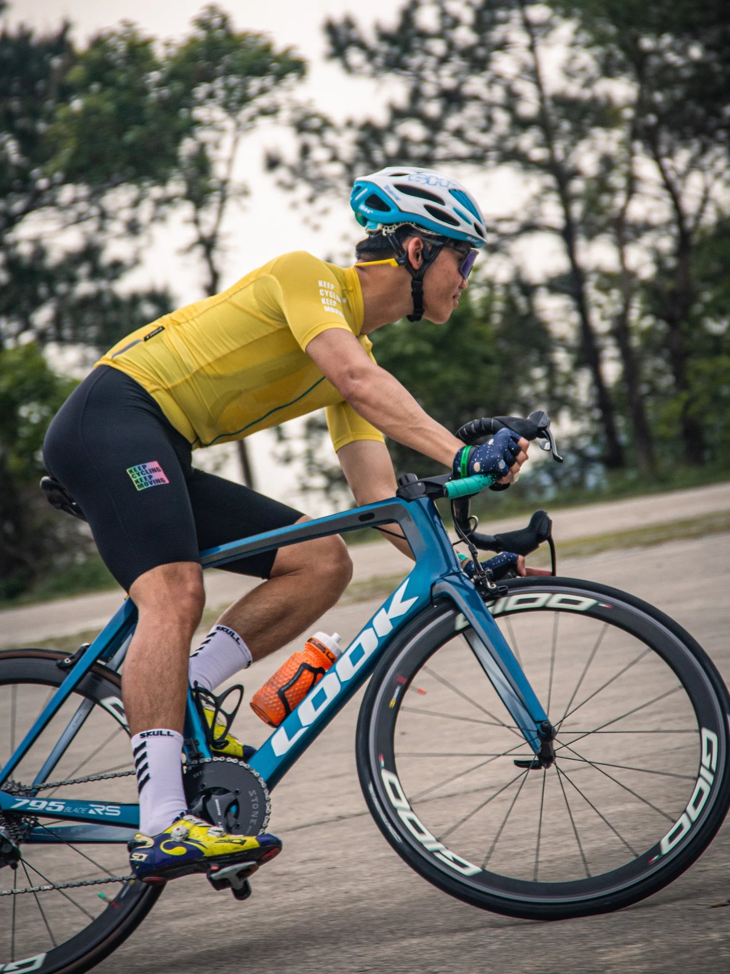 DAREVIE Cycling Bib Shorts Seamless 4.0 Italy ELASTIC-INTERFACE Pad Cycling Shorts Diamond Leg Gripper Men's Bretelelle Shorts