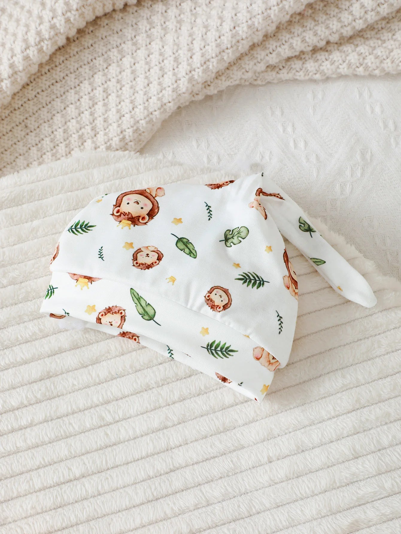 New Baby Boy Casual Cute Cartoon Lion Pattern Round Neck Short Sleeve Hoodie with Shoulder Buckle, Shorts, And Hat