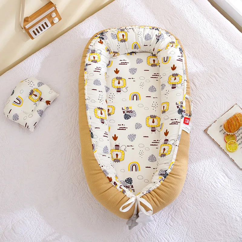 Honeycomb breathable removable portable crib with biomimetic baby pillows, travel crib
