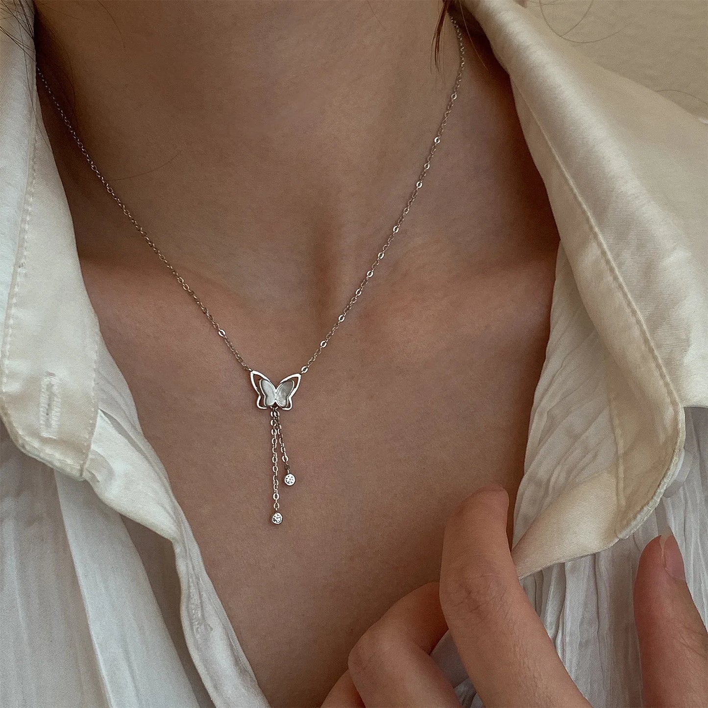New Elegant Frosted Shell Butterfly Pendant Necklace for Women Minimalism Exquisite Clavicle Chain Charm Jewerly Birthday Gift
