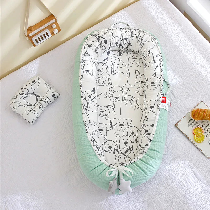 Honeycomb breathable removable portable crib with biomimetic baby pillows, travel crib