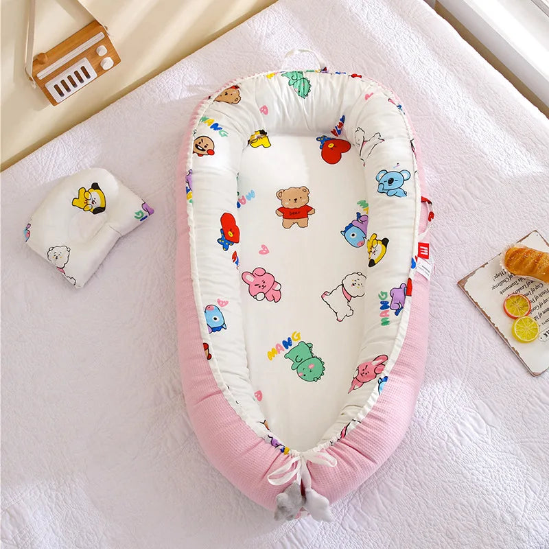 Honeycomb breathable removable portable crib with biomimetic baby pillows, travel crib