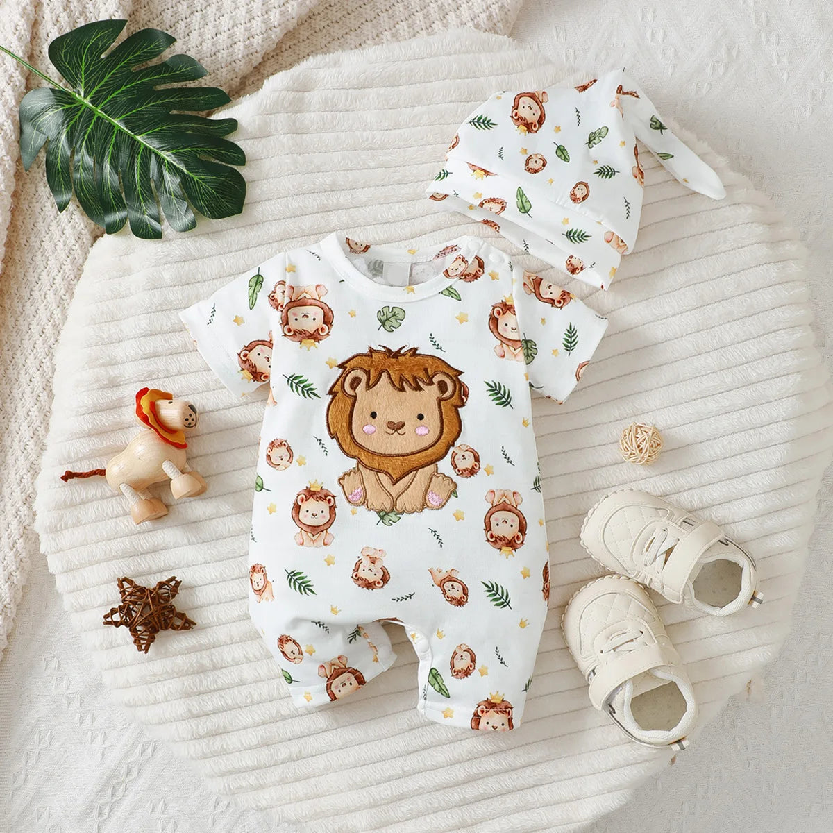New Baby Boy Casual Cute Cartoon Lion Pattern Round Neck Short Sleeve Hoodie with Shoulder Buckle, Shorts, And Hat