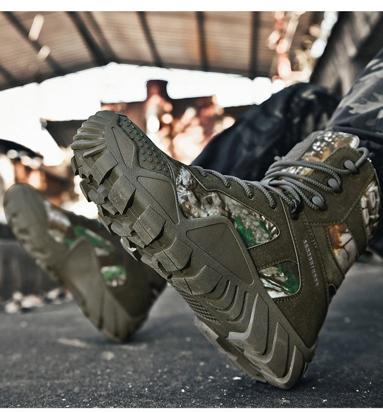 Outdoor Hiking Shoes Men Casual Combat Boots Men Breathable Wear-resistant Anti-slip Flat Comfortable High-top Boots Men