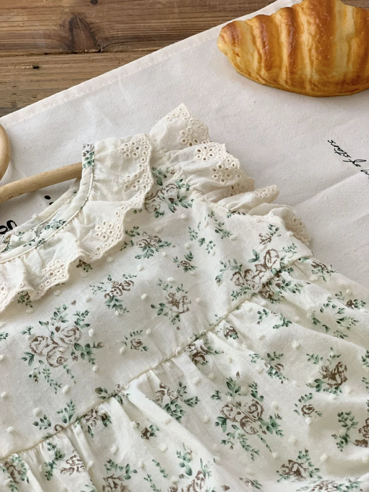 New In: Cute Flower Ruched Fly Sleeve Bodysuits for Newborn Baby Girls 98% Cotton Gift Hat Kids Infant Princess One-pieces 0-24M