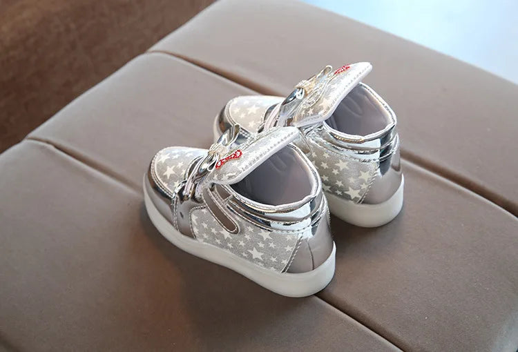 Kids LED Sneakers Girls Flash Light-up Board Shoes Spring And Autumn Children's Luminous Shoes Children's Glowing Light Sneakers