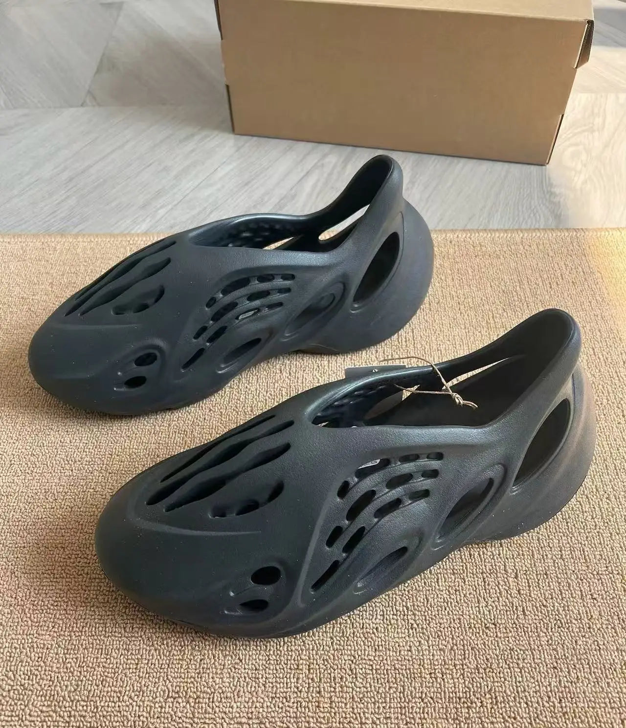 Adidas Originals Yeezy Foam Runner Men and Women "Onyx" EVA Slippers Anti-slip Waterproof and Dirty Resistant Practical Sneakers