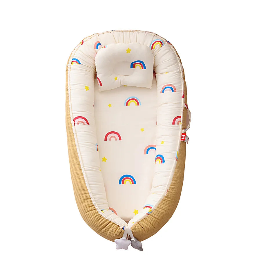 Honeycomb breathable removable portable crib with biomimetic baby pillows, travel crib